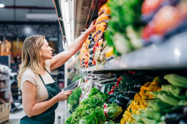 Инвентаризация в продуктовом магазине